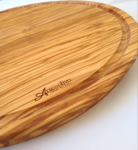 Round olive wood cutting board